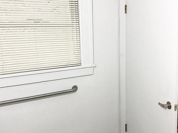 4th image of 1520 Melrose Ave #102
