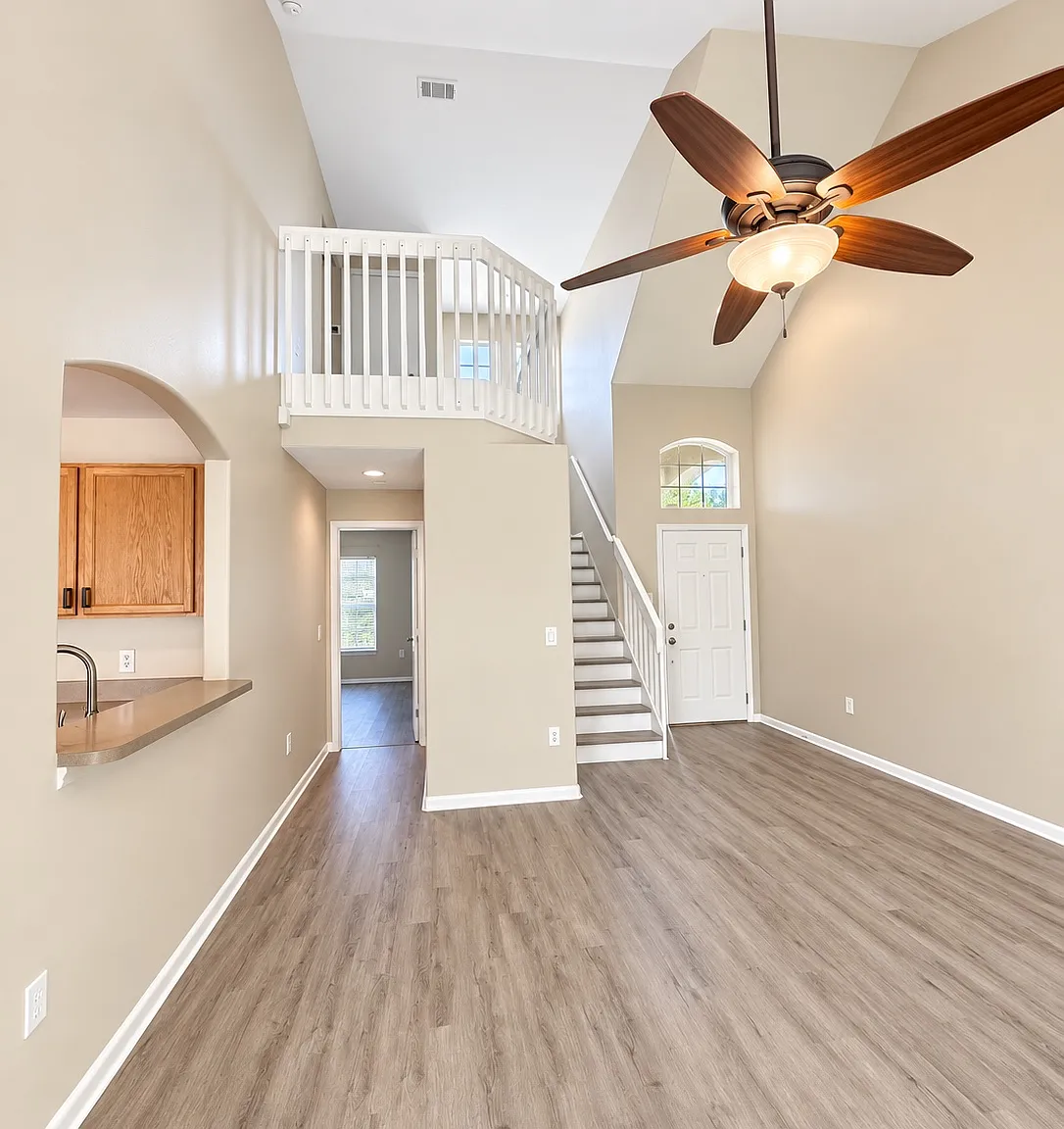3 bed, 2.5 bath, 1388 sqft, $2,280 — Photo 2