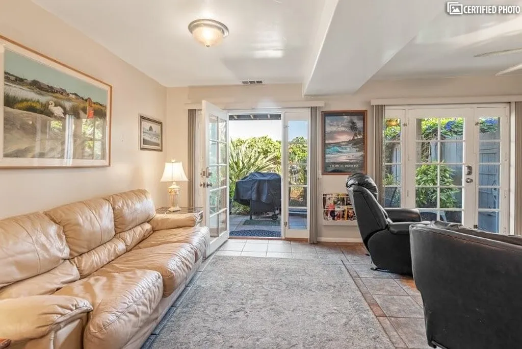 2 bed, 1.0 bath, $5,225 — Photo 3