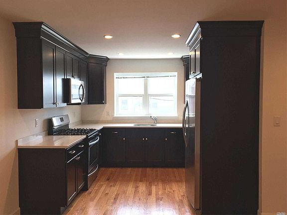 4th image of 704 Port Washington Blvd