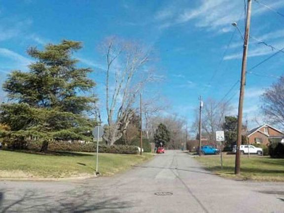 Exterior Neighborhood (street photo)