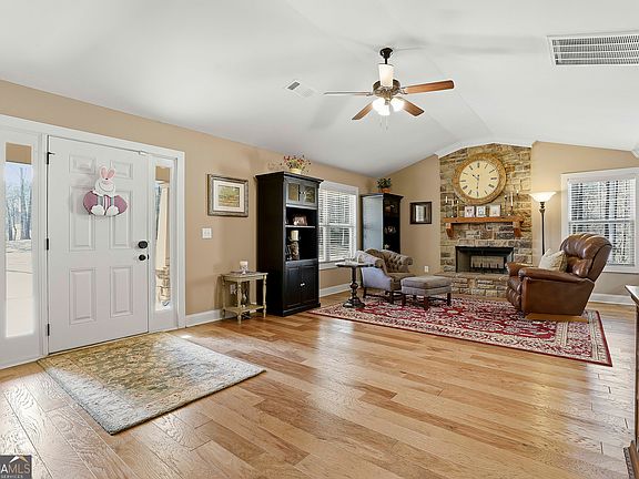 4th image of 2317 Old Corinth Rd
