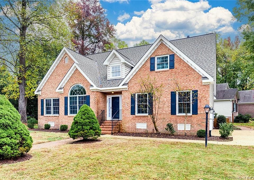 1st image of 404 Magnolia Dr