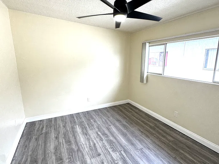 11541 Stuart Dr — Photo 15