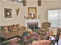 Stylish Design Touches in the Den