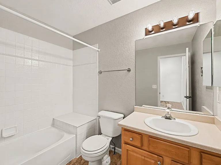 4452 S Auckland Ct — Photo 19