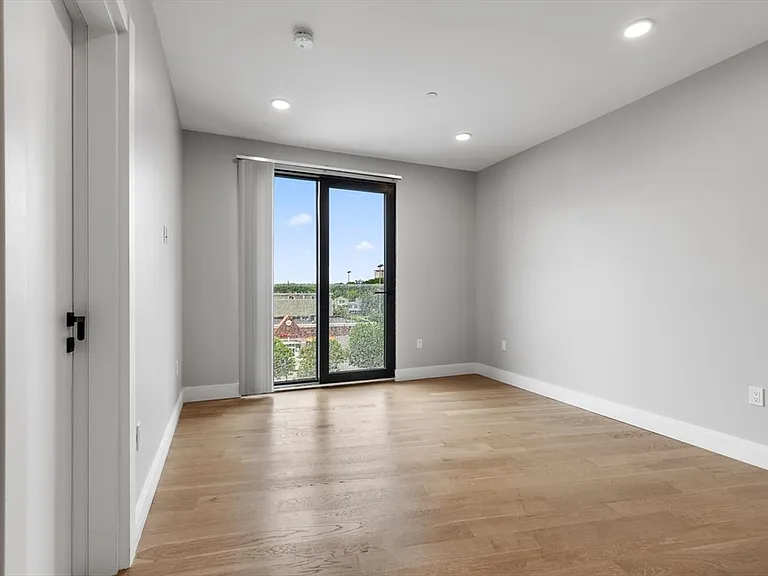 90 Central St #408 — Photo 9