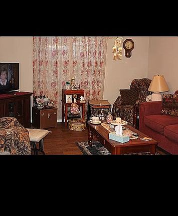 3rd image of 53 Davis Cir