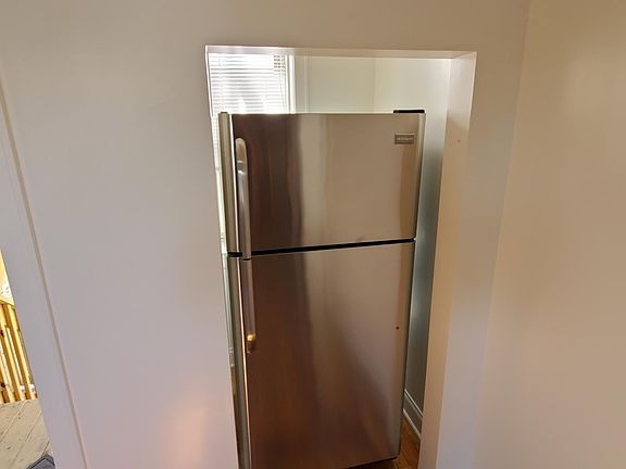 3rd image of 2343 N Sacramento Ave APT 1
