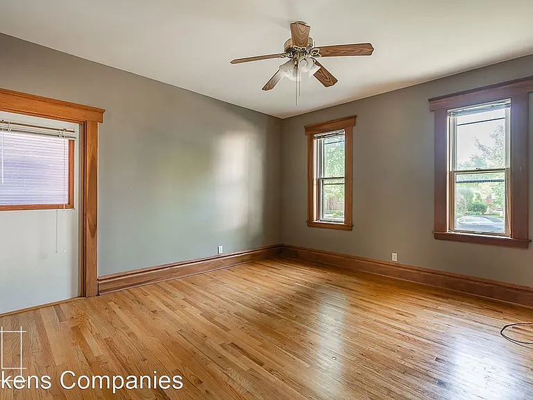 320 W 2nd Ave — Photo 11