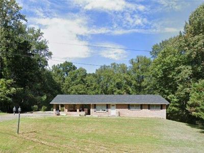 221 Sherwood Forest Dr, North Wilkesboro, NC, 28659