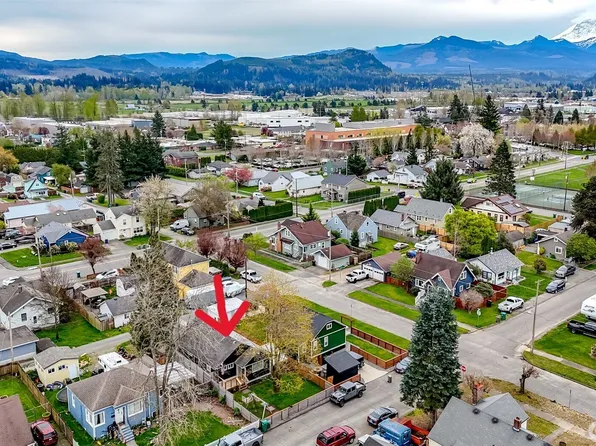 3015 Fredrickson Street, Enumclaw, WA 98022