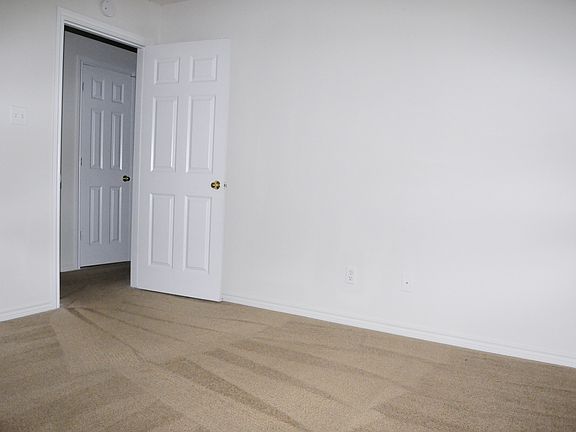 5th image of 921 Sun Meadow St