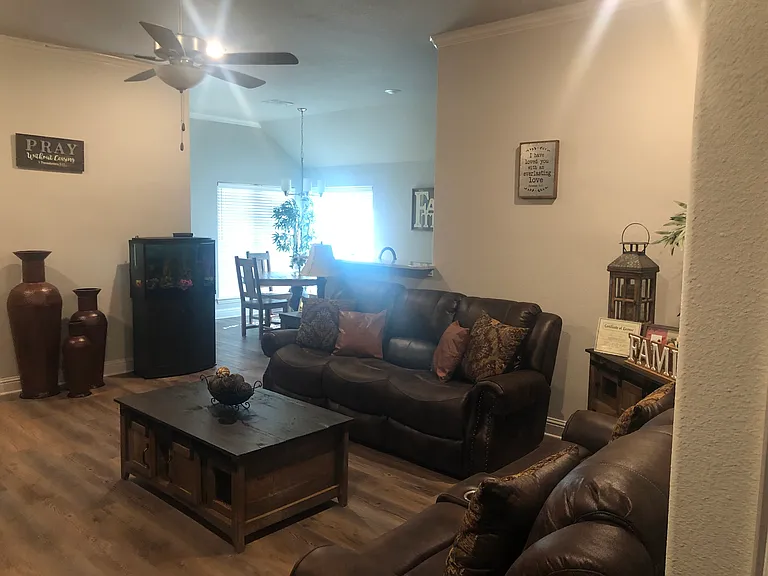 2115 Wyldewood Way — Photo 3
