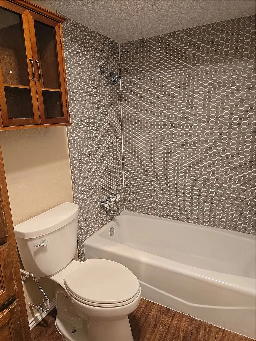 2 bed, 1.5 bath, 1092 sqft, $1,800 — Photo 2