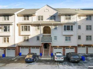 36 Legend Hills Dr, Edgewater, NJ 07020