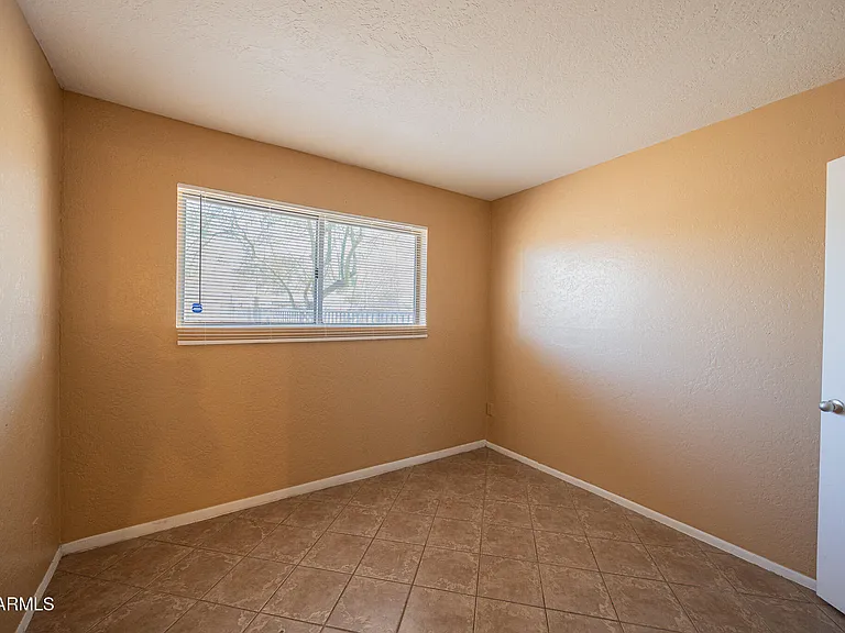 2130 W Cortez Ave — Photo 17