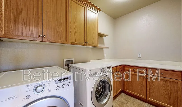 1221 Castellana Ln — Photo 9