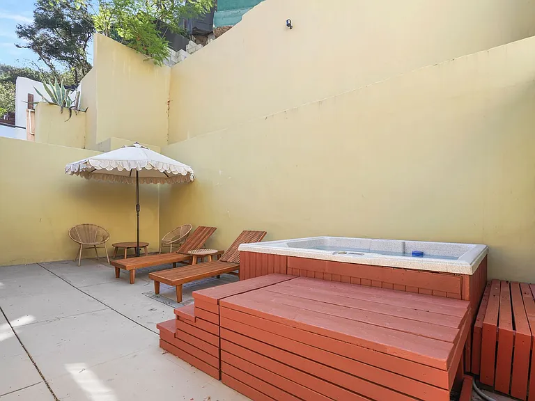 9842 Portola Dr — Photo 33