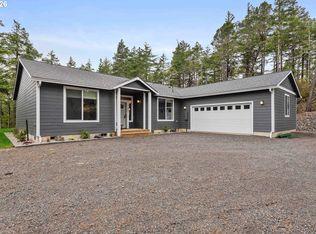 385 Pacific Dunes Dr, North Bend, OR 97459