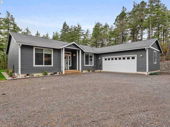 385 Pacific Dunes Dr, North Bend, OR 97459