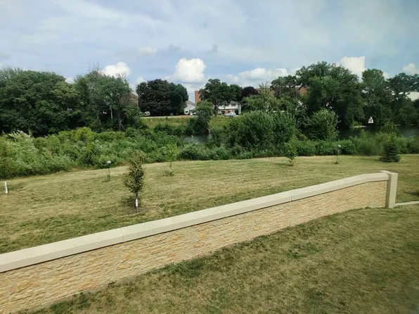 Riverbend Townhomes, 2nd Dr NE #548C23813, Austin, MN 55912