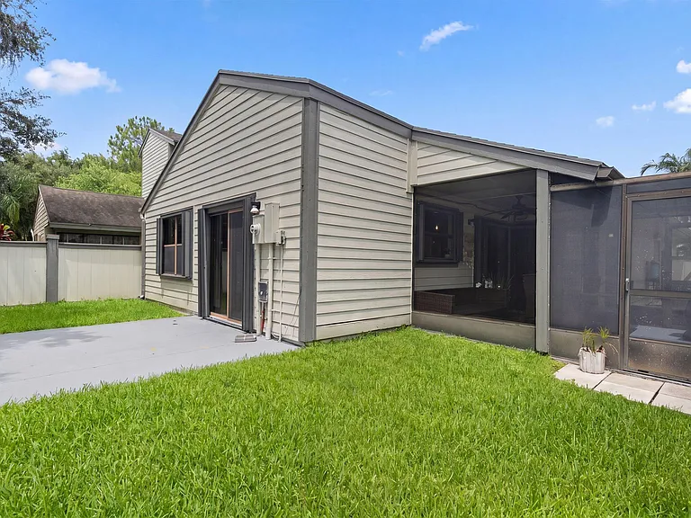 2482 Bedford Mews Dr — Photo 28