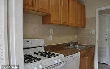 5th image of 6001 Arlington Blvd APT 320