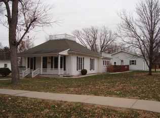 228 S Lincoln St, Marion, KS 66861