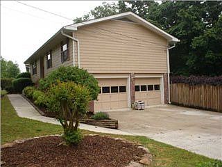 3rd image of 606 N Brook Dr