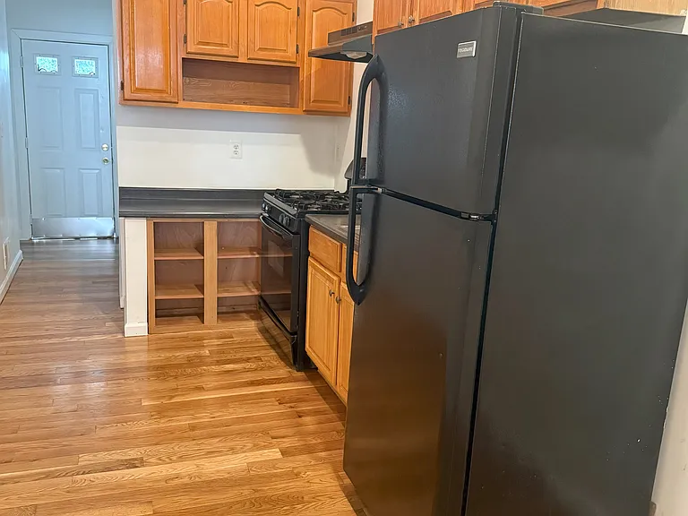 2827 Huntingdon Ave — Photo 3