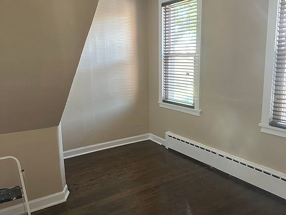 5th image of 3812 Lombard Ave