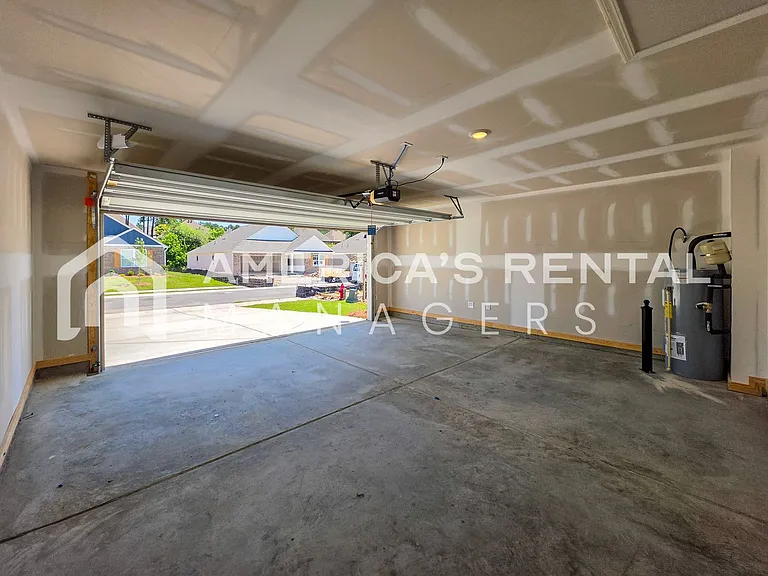 324 Oakmont Cir — Photo 39