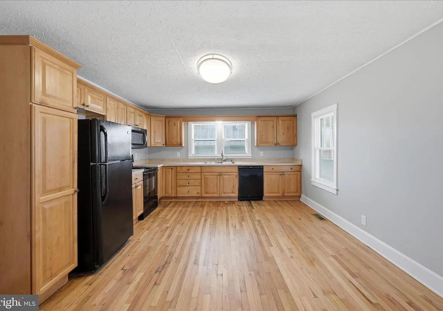 Available NOW! Adorable 4 Bed, 2 Bath Home for $2,600./month — Photo 2
