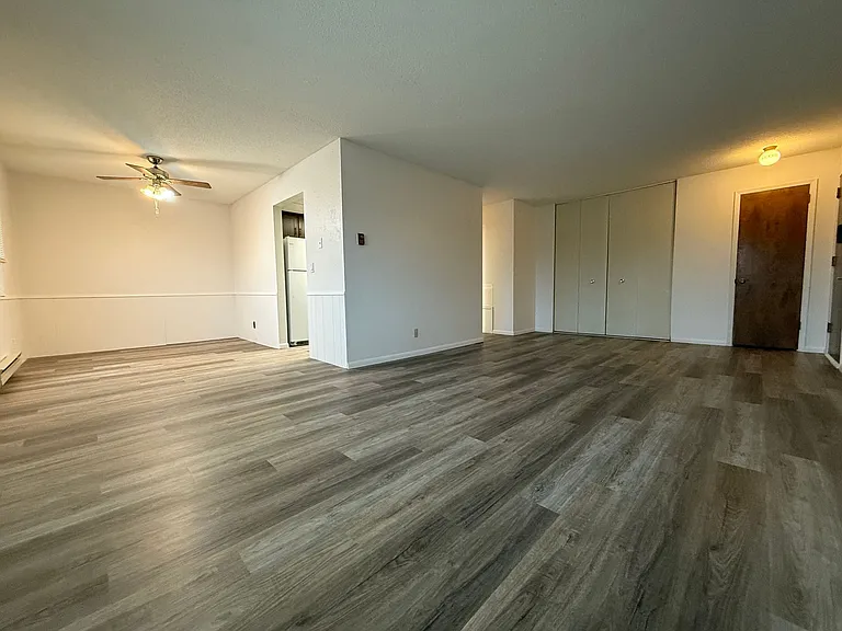 1116 2nd Street SE - Uptown Apartments — Photo 20