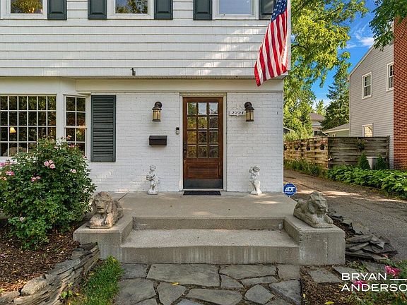 4th image of 2221 El Dorado Dr SE