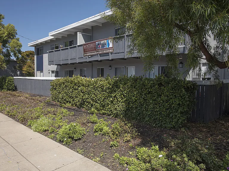 Monterey Townhouse — Photo 45