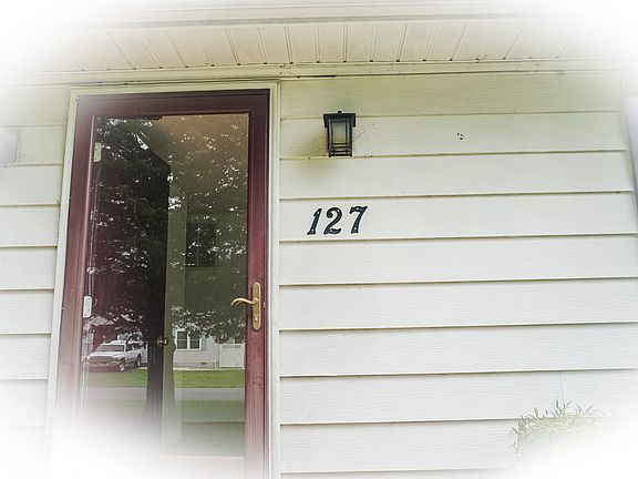 2nd image of 127 Tulip Dr