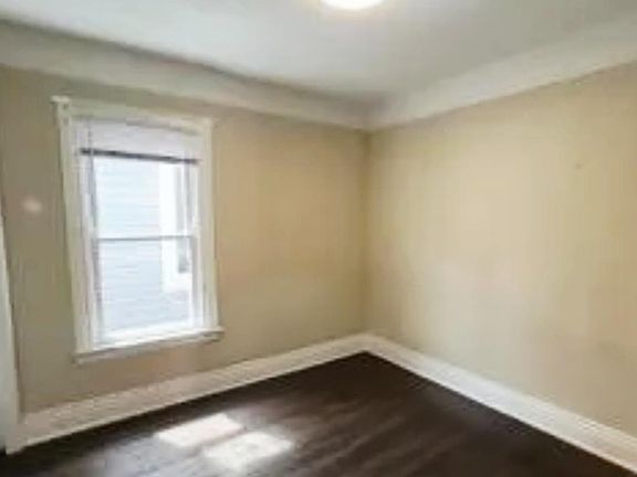 5th image of 2685 Botsford St
