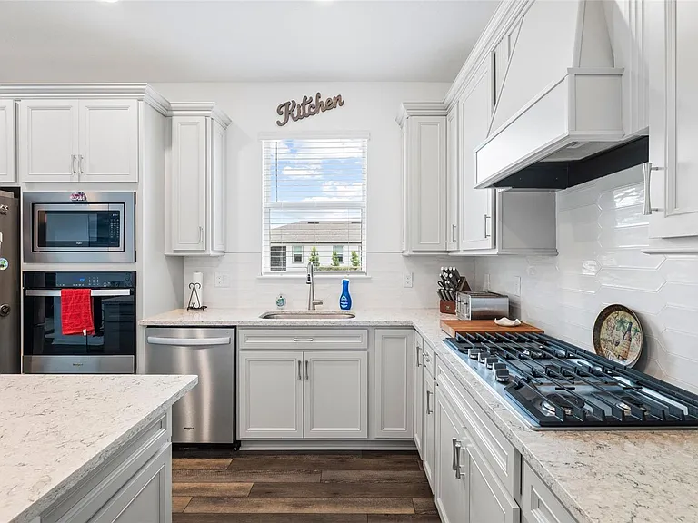 9454 Ballaster Pointe Loop — Photo 14