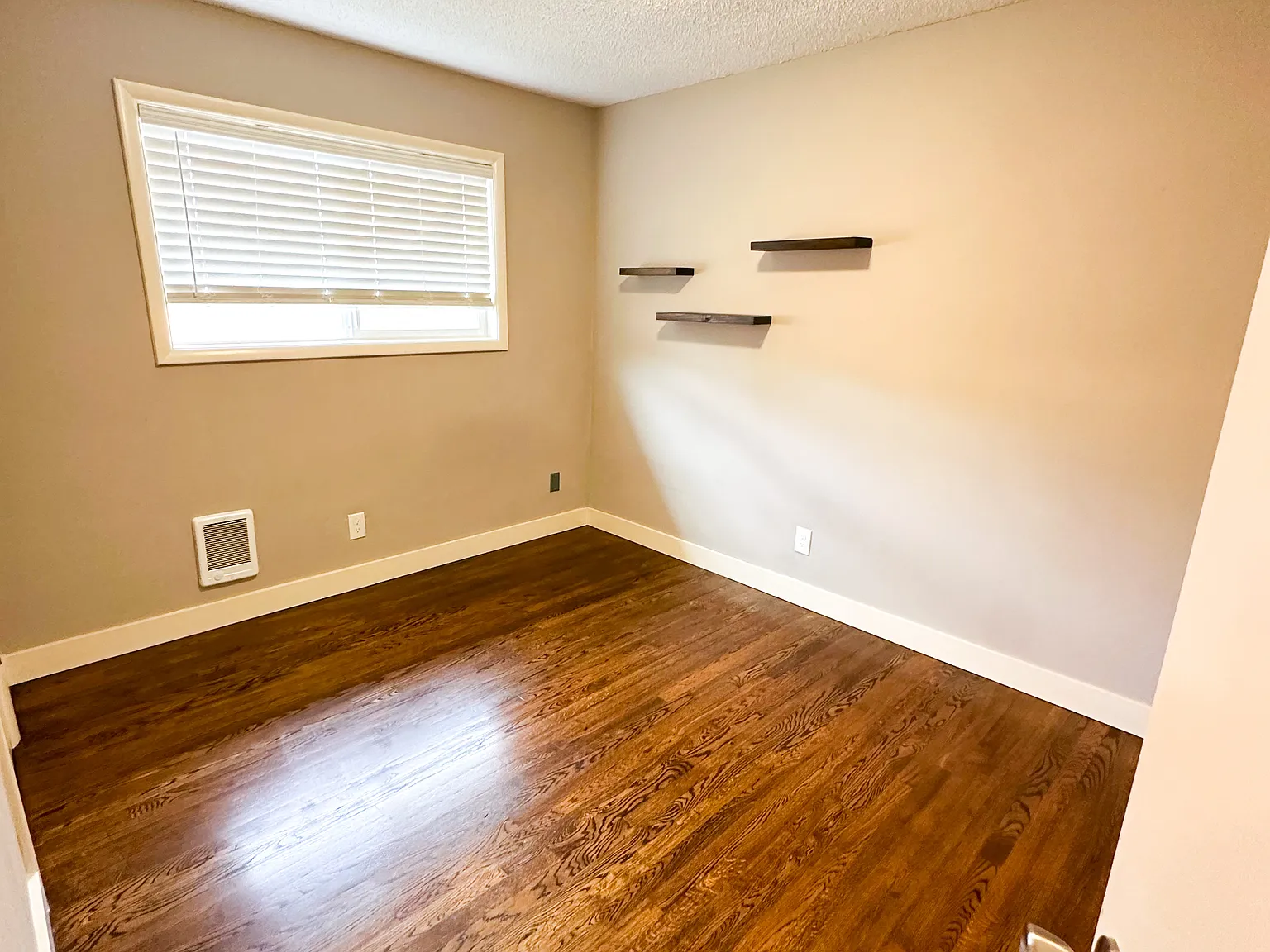 3 bed, 1200 sqft, $1,995 — Photo 4