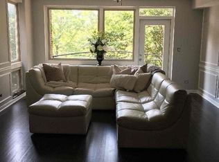 304 W Evergreen Ave APT 2, Chicago, IL 60610