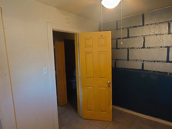 4th image of 1125 Taylor St