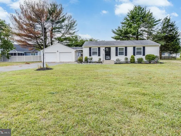 138 Hollywood Dr, Ocean View, DE 19970
