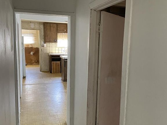 3rd image of 1528 Sanborn Ave