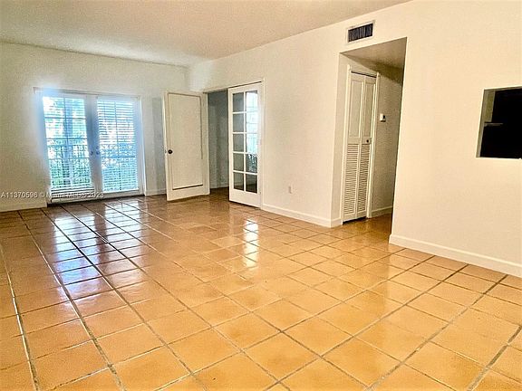 4th image of 323 Navarre Ave APT 106