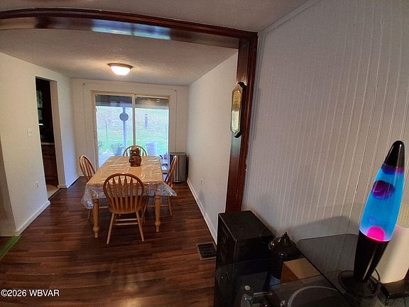 4th image of 2039 Delaware Ave