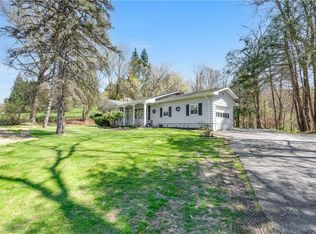 9 Red Oaks Mill Rd, Poughkeepsie, NY 12603