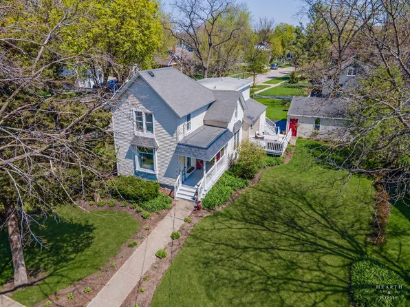 121 S Walkup Ave, Crystal Lake, IL 60014