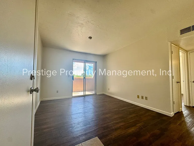1810 S Blacklidge Dr #118 — Photo 2